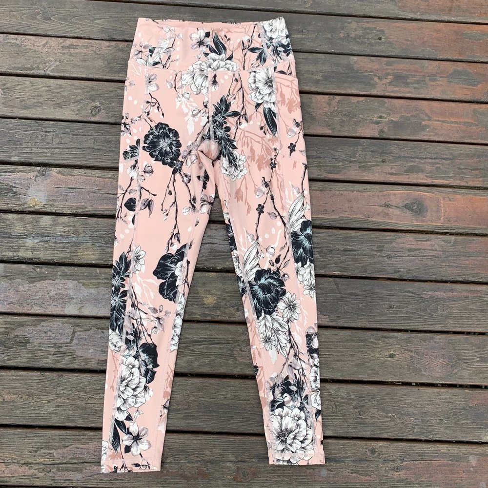 Victoria's Secret Ladies size 6 Pink/ Black/ White Floral Activewear Leggings